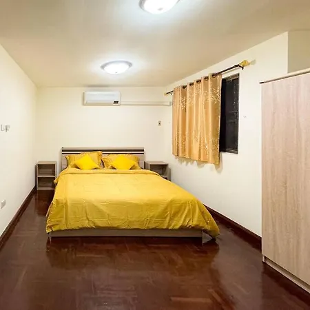 Private House 3 Suite Beds + Double Beds In Heart Of Phromphong